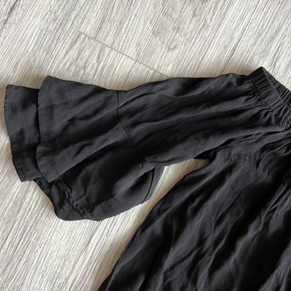 Forever 21 Black Off the Shoulder Top Size M - Picture 2 of 5